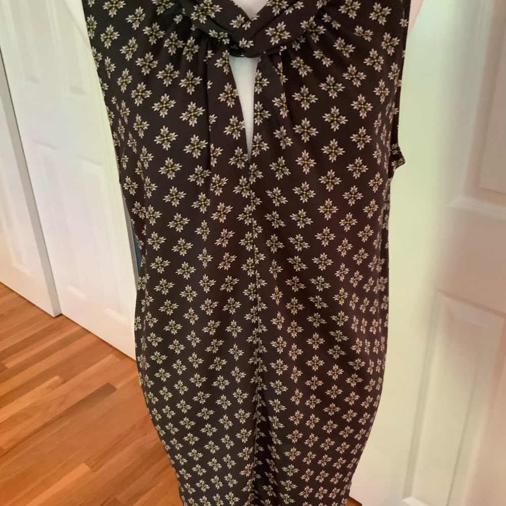 Floral Sleeveless top with Keyhole Neckline